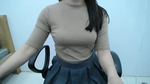 julie9x online show from December 17, 10:05 pm