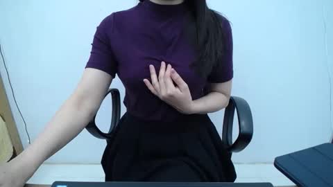 julie9x online show from February 3, 8:47 pm