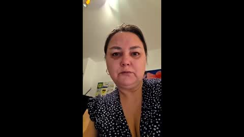 Julie online show from February 20, 7:25 pm