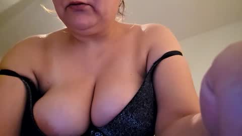 Julie online show from February 23, 6:49 pm