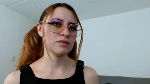 Snapshot of julie_autmn_ chatting on March 31, 5:24 pm yules online show from March 31, 5:24 pm