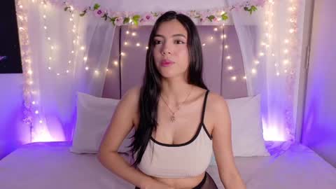 Juliet Bennet online show from May 6, 2:40 am