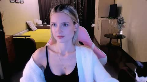 Julie online show from November 6, 3:35 pm