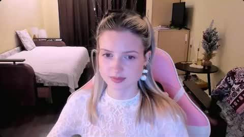 Julie online show from November 30, 2:10 pm