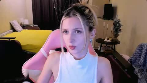 Julie online show from December 5, 3:09 pm