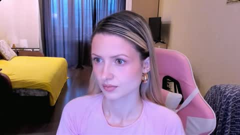 Snapshot of julie_flores chatting on February 13, 4:52 am Julie online show from February 13, 4:52 am