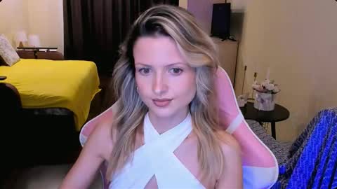 Snapshot of julie_flores chatting on February 14, 5:43 pm Julie online show from February 14, 5:43 pm