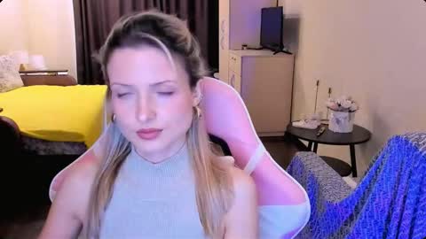 Snapshot of julie_flores chatting on February 17, 3:51 pm Julie online show from February 17, 3:51 pm