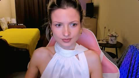 Snapshot of julie_flores chatting on February 21, 3:35 pm Julie online show from February 21, 3:35 pm