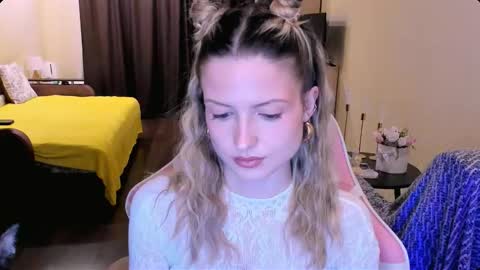 Snapshot of julie_flores chatting on February 26, 3:00 pm Julie online show from February 26, 3:00 pm