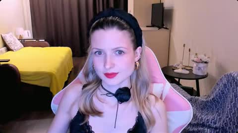 Snapshot of julie_flores chatting on March 4, 3:29 pm Julie online show from March 4, 3:29 pm