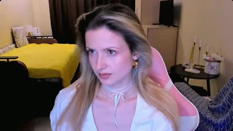 Snapshot of julie_flores chatting on March 17, 3:15 pm Julie online show from March 17, 3:15 pm