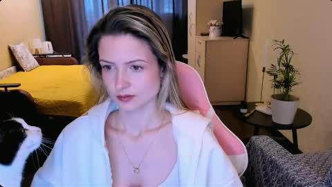 Snapshot of julie_flores chatting on March 21, 4:39 am Julie online show from March 21, 4:39 am