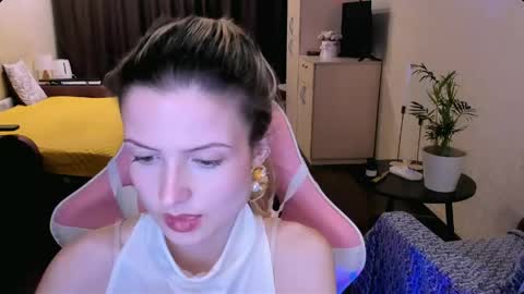 Snapshot of julie_flores chatting on March 21, 3:15 pm Julie online show from March 21, 3:15 pm