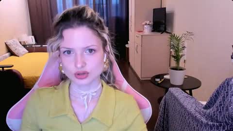 Snapshot of julie_flores chatting on March 31, 1:55 pm Julie online show from March 31, 1:55 pm