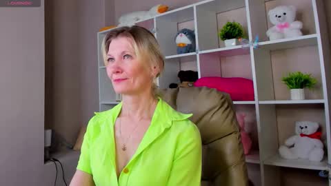 Julie Lucasss online show from March 5, 12:39 am