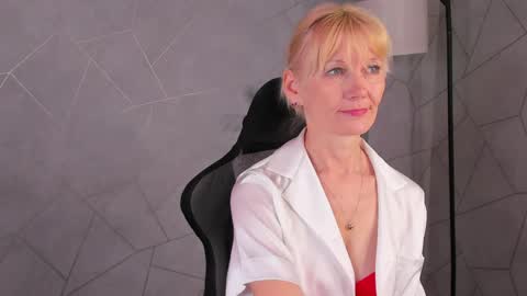 Julie Lucasss online show from May 16, 12:29 am