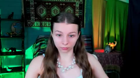 juliedaniel online show from November 13, 8:13 am