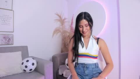 Snapshot of juliee_ross chatting on June 23, 1:31 pm juliee_ross online show from June 23, 1:31 pm