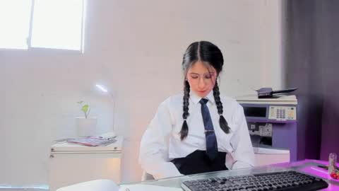 Snapshot of juliee_ross chatting on June 24, 1:21 pm juliee_ross online show from June 24, 1:21 pm