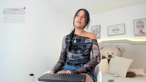 Snapshot of juliee_ross chatting on July 6, 3:03 pm juliee_ross online show from July 6, 3:03 pm