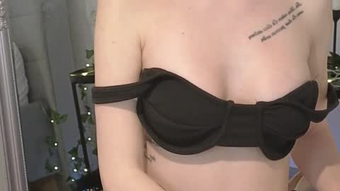 Julia online show from February 8, 1:11 am
