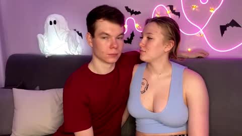 Julie and Thomas online show from October 26, 8:09 am