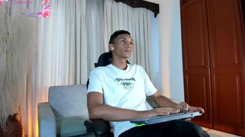 Julien online show from February 7, 12:20 pm