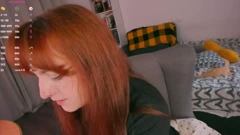 Snapshot of juliet_schoolgirl chatting on April 14, 7:09 pm Juliet online show from April 14, 7:09 pm
