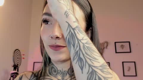 juliet_sourire online show from January 3, 1:38 am
