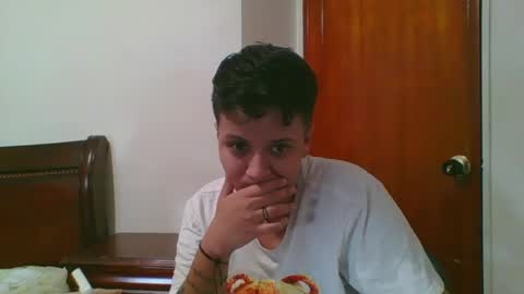 Snapshot of julieta969028 chatting on April 14, 9:21 pm Nati online show from April 14, 9:21 pm