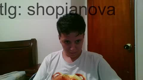 Snapshot of julieta969028 chatting on April 15, 11:27 pm Nati online show from April 15, 11:27 pm