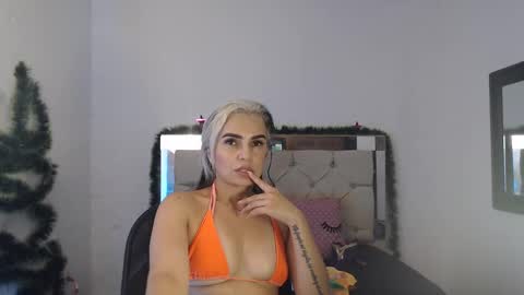 julieta__fox_ online show from December 23, 7:28 am