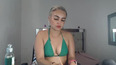 julieta__fox_ online show from January 9, 7:21 am