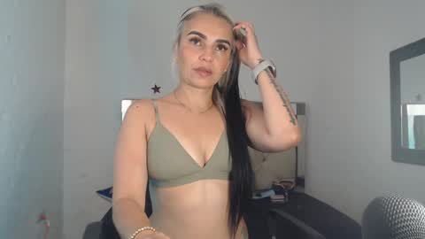 julieta__fox_ online show from January 14, 9:24 am
