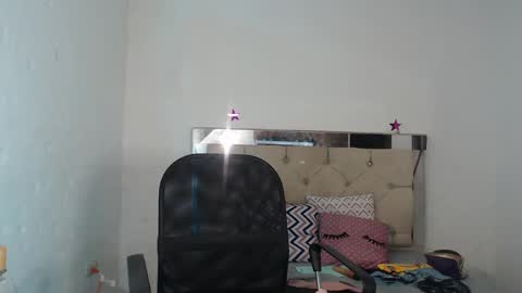 julieta__fox_ online show from March 3, 9:33 am