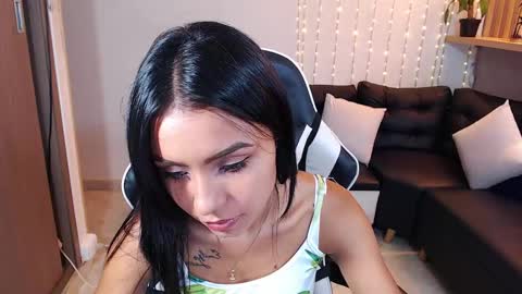 julieta_fn online show from February 12, 12:44 pm