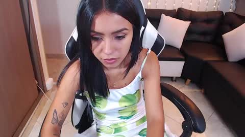 julieta_fn online show from February 12, 3:49 pm
