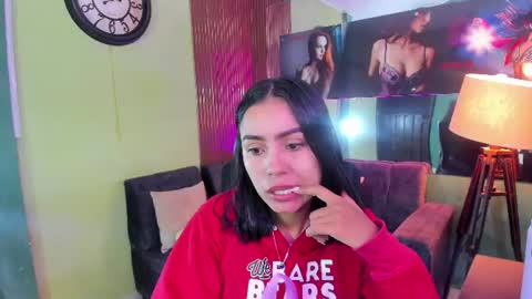 julieta_fn online show from June 8, 1:44 pm
