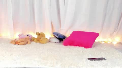 Snapshot of julieta_j chatting on December 5, 3:15 am Julieta online show from December 5, 3:15 am