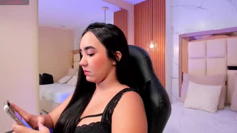 Snapshot of julieta_rose__ chatting on March 23, 8:24 pm online show from March 23, 8:24 pm