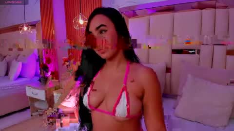 Snapshot of julieta_rose__ chatting on May 6, 12:41 am online show from May 6, 12:41 am