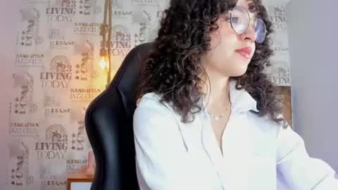 Snapshot of julieta_windsor chatting on June 13, 12:14 pm JULIETA online show from June 13, 12:14 pm