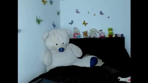 Snapshot of julietabrilla chatting on January 7, 10:30 pm Andrea online show from January 7, 10:30 pm