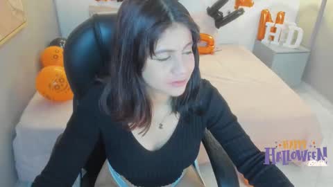 Julieth  online show from November 2, 11:45 am