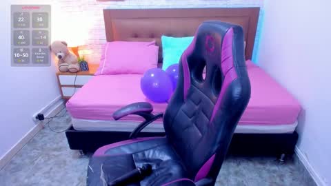 Julieth  online show from September 16, 1:45 pm