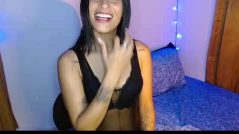 Snapshot of julieth_smith_xoxo chatting on December 14, 6:19 am Michelle Smith online show from December 14, 6:19 am