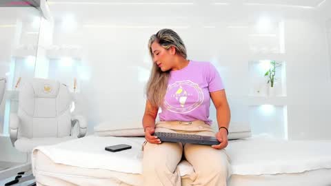 Julietha online show from December 23, 2:35 am