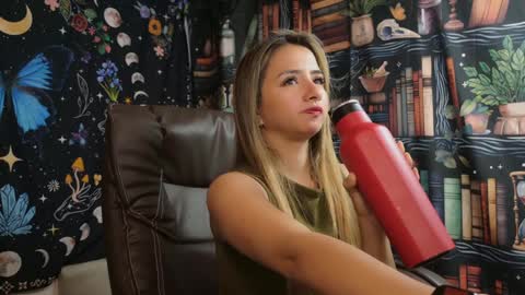 Julietta Jackson online show from December 5, 9:06 pm