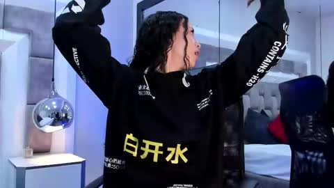 Hi guys It is a pleasure to have you here I am Julieta  online show from October 8, 11:52 am